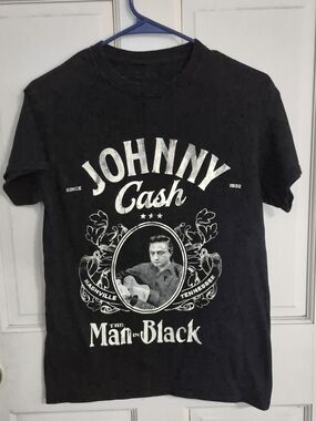 'The Man in Black' Johnny Cash Men's Small T-shirt